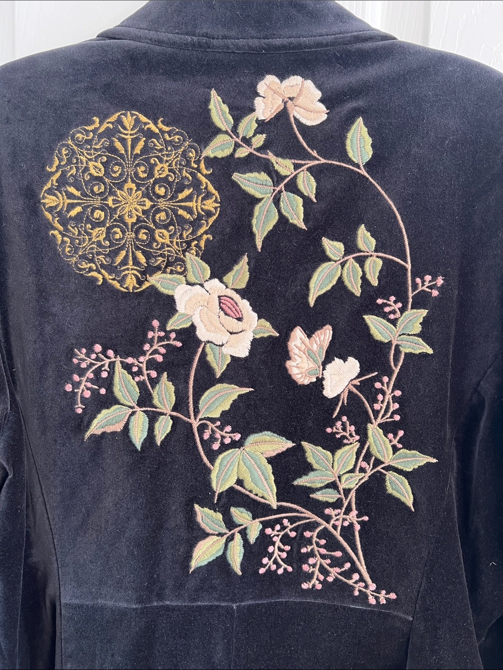 NWT Cabi Antoinette black velvet longline jacket #700 floral embroidery size 16 - Picture 10 of 10